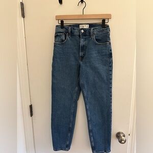 Abercrombie & Fitch The Mom High Rise Jeans